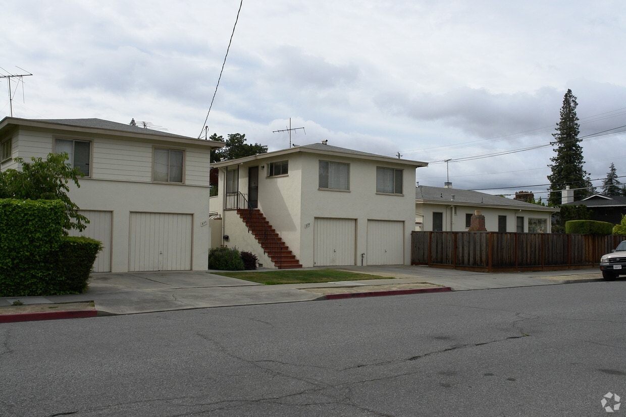Primary Photo - 830 University Dr