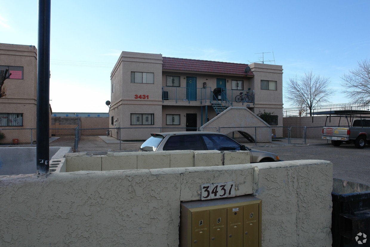 Building Photo - 3431 College View Ct
