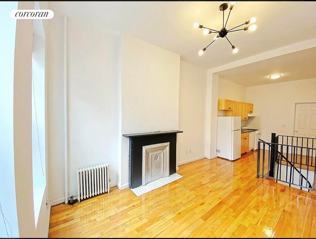 Building Photo - 231 8th St