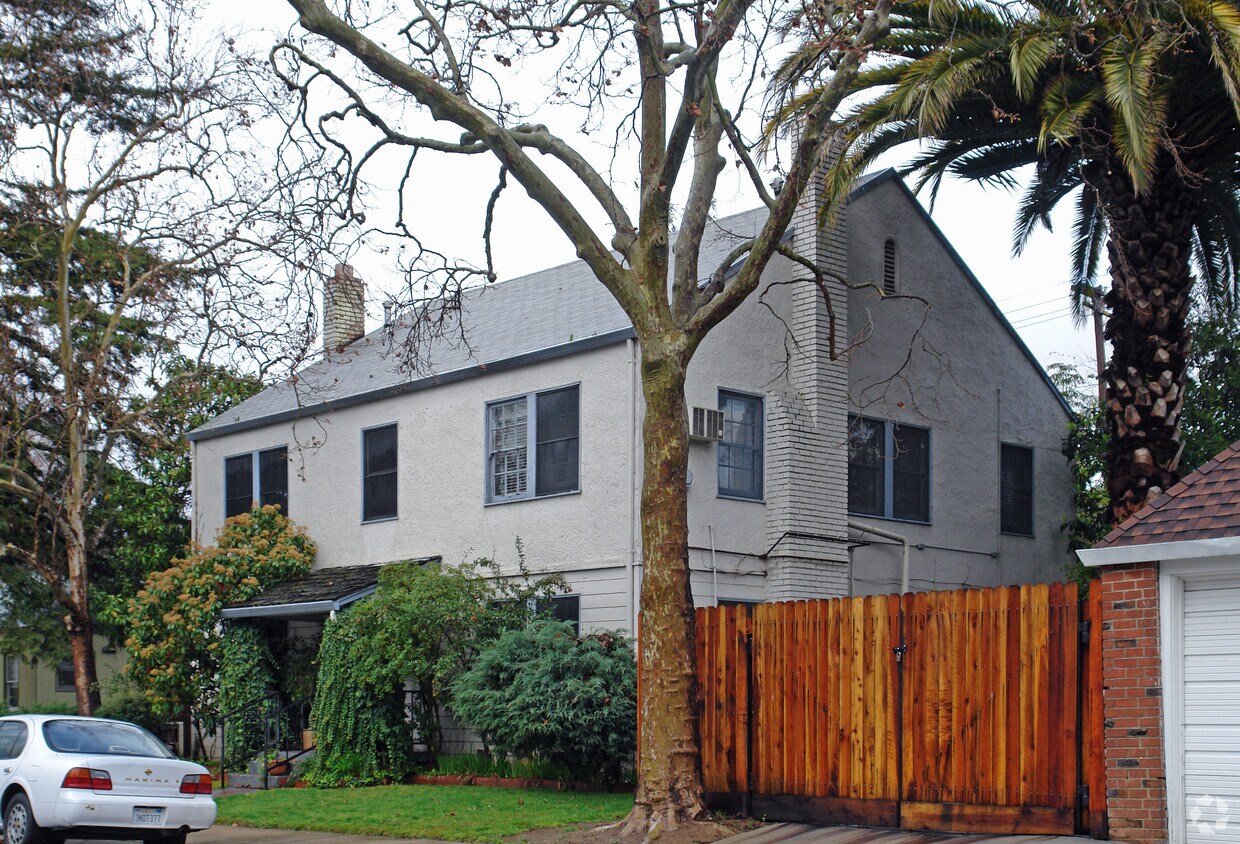 Building Photo - 2533 Castro Way