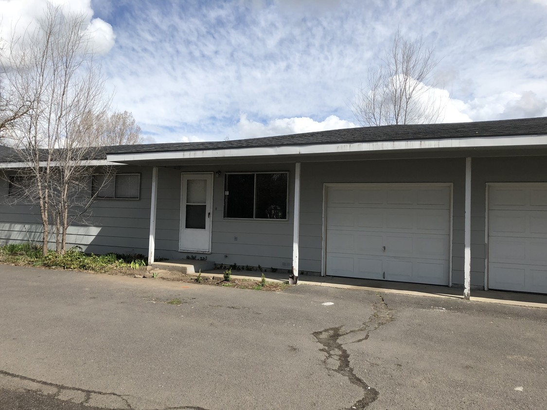 5453 Walton Dr Unit 5453, Klamath Falls, OR 97603 - Apartments in ...