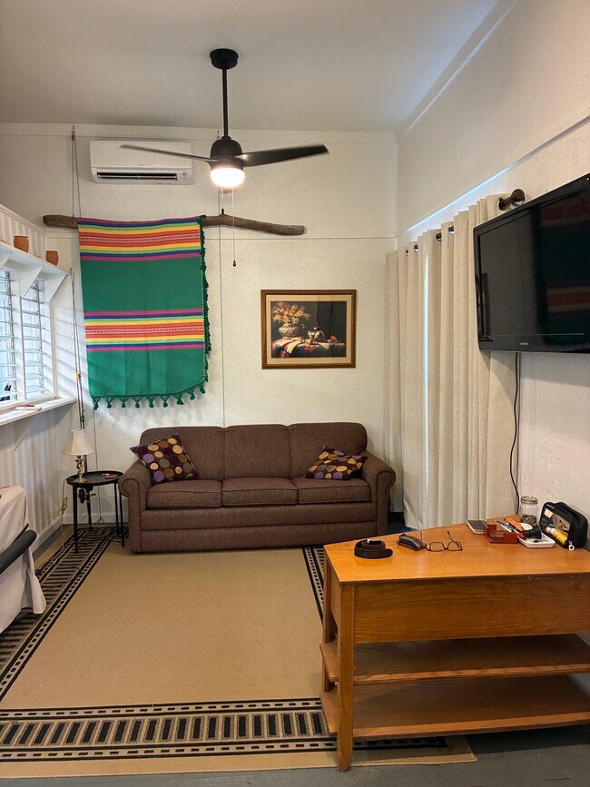 Foto del edificio - 112 E Scott St