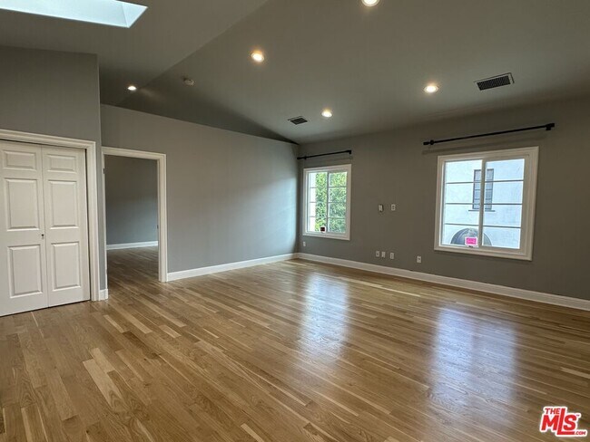 Foto del edificio - 6339 W 6th St