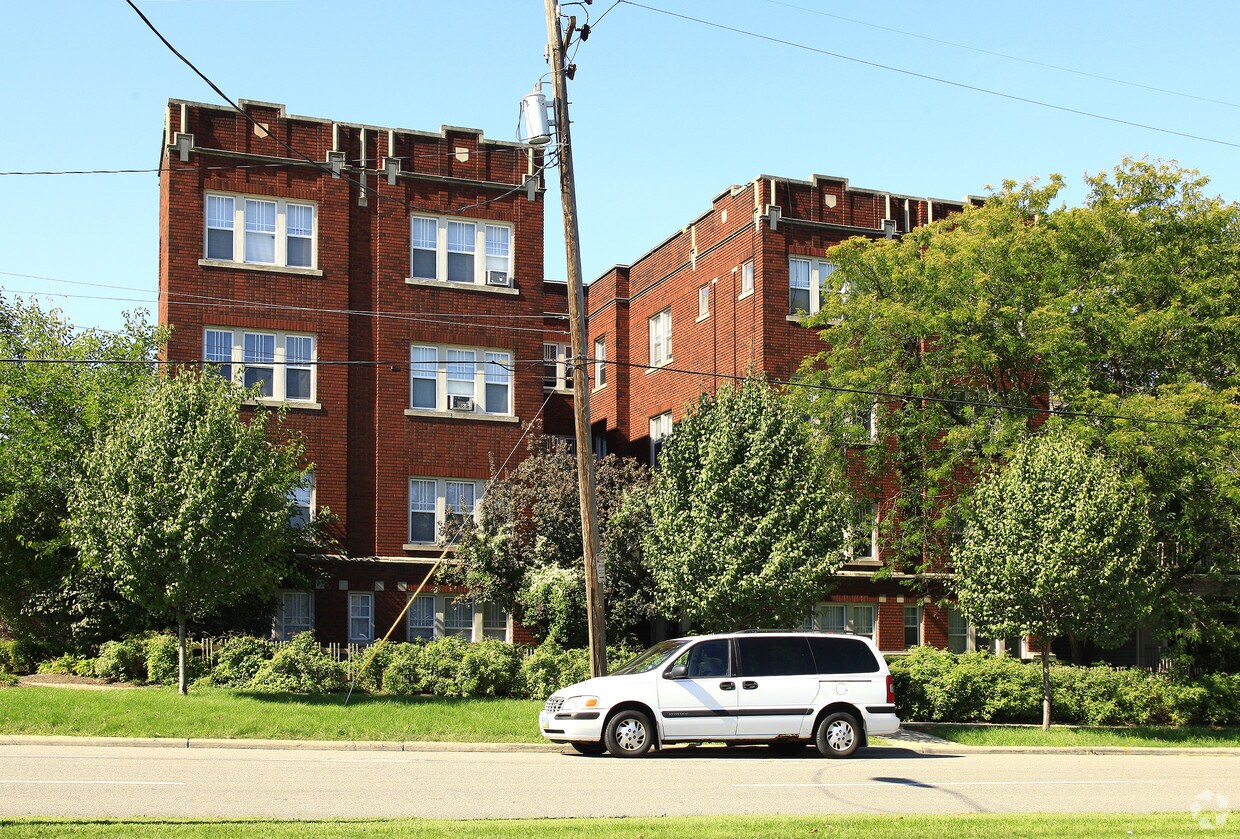 Building Photo - Ridgefield Manor Apartments