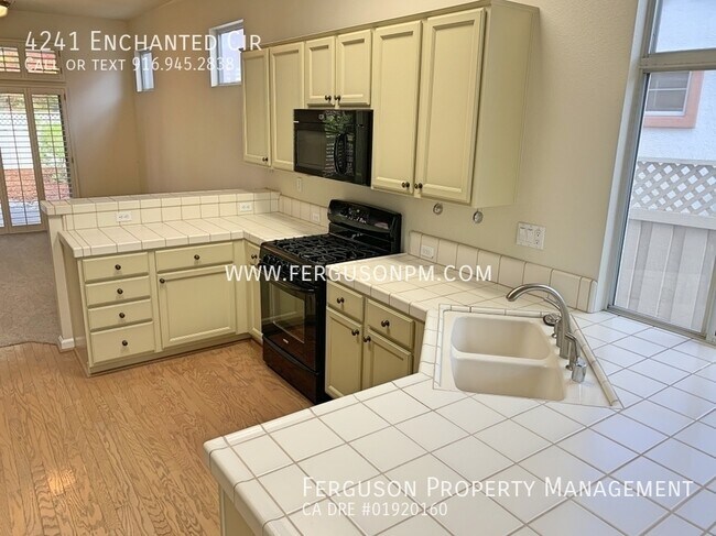 Foto del edificio - 4241 Enchanted Cir