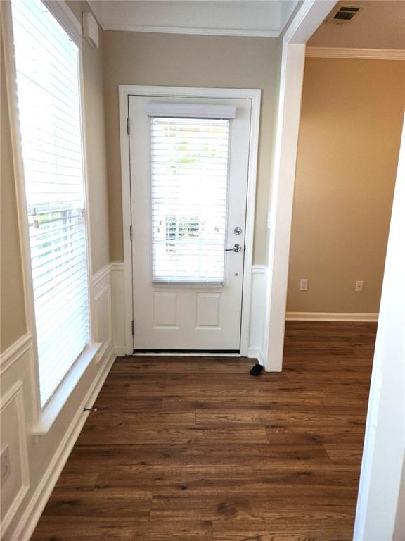 Foto del edificio - 6111 Longleaf Dr