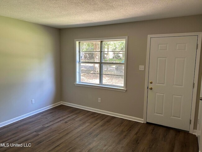 Foto del edificio - 2955 Normandy Dr