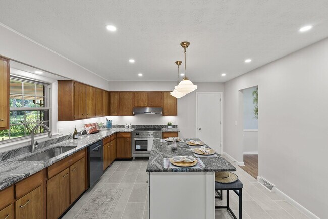 Building Photo - 521 Bryanwood Pkwy