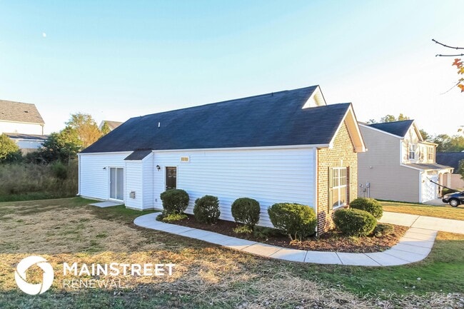 Foto del edificio - 2104 Lauren Woods Dr