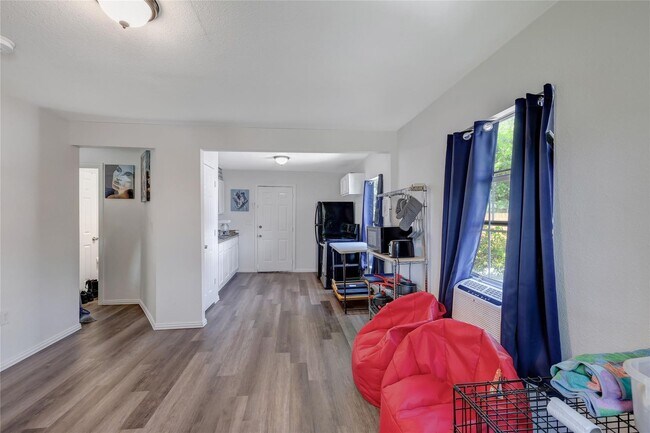 Building Photo - Adorable 2 bed, 1 bath house in Fort Worth