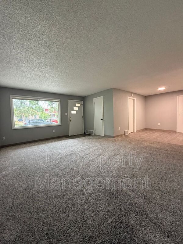 Foto del edificio - 2213 7th Ave N