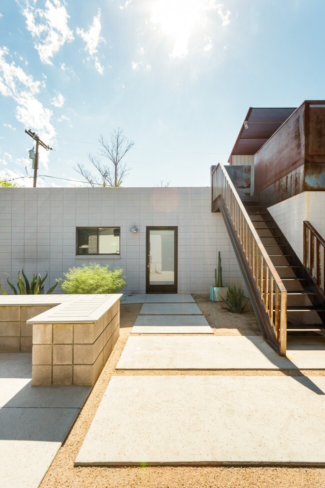 Building Photo - 221 W Montecito Ave