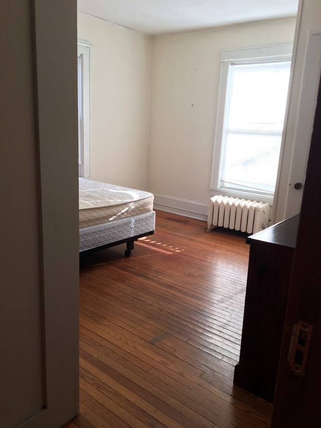 Building Photo - 403 S Cayuga St