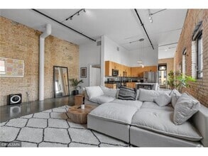 Building Photo - 404 N Washington Ave