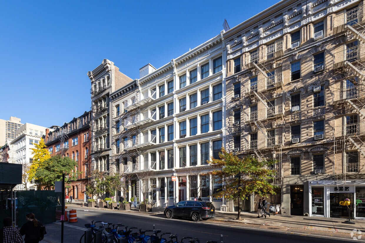Foto principal - 427-429 W Broadway