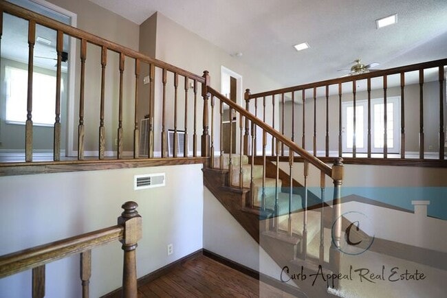 Foto del edificio - Beautifully renovated 4-bedroom 3 bath hom...