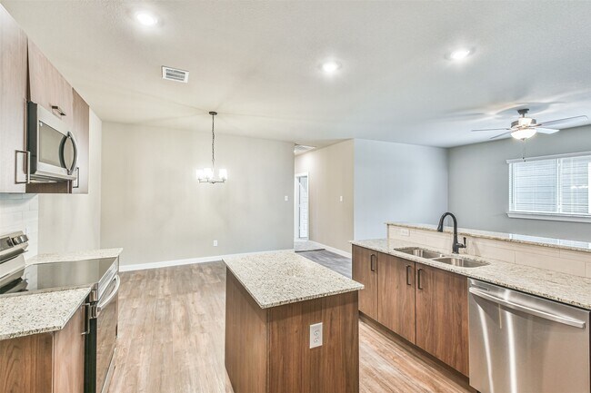 Building Photo - 25105 Pacific Wren Dr