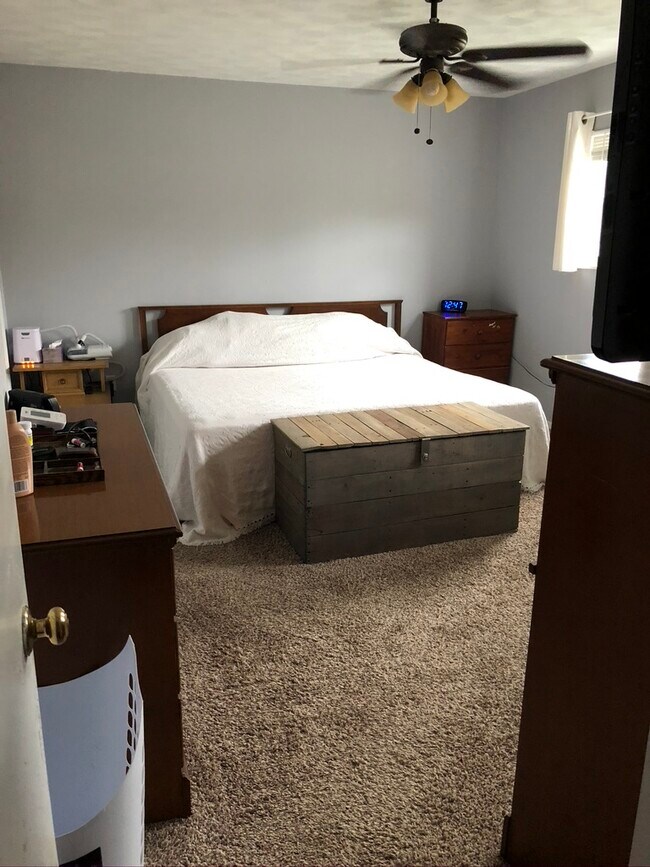 Master Bedroom - 2122 Enslow Blvd