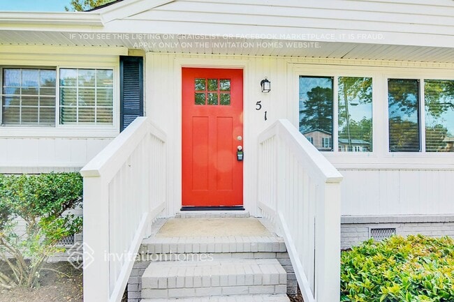 Building Photo - 512 Uzzle St