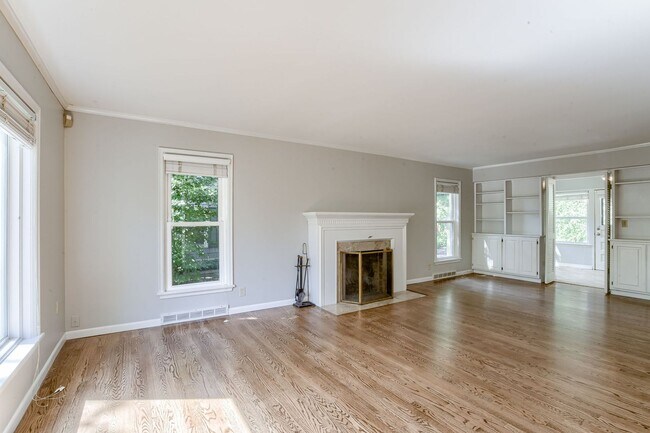 Foto del edificio - A Home With Character Walking Distance To Memorial Park!!