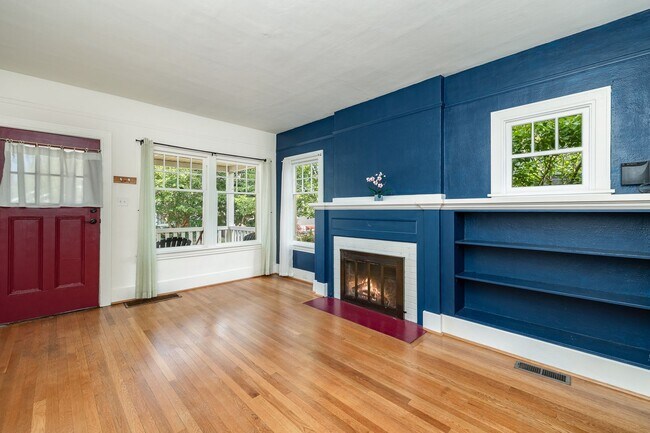 Building Photo - 2Bd/1Ba Seattle Home