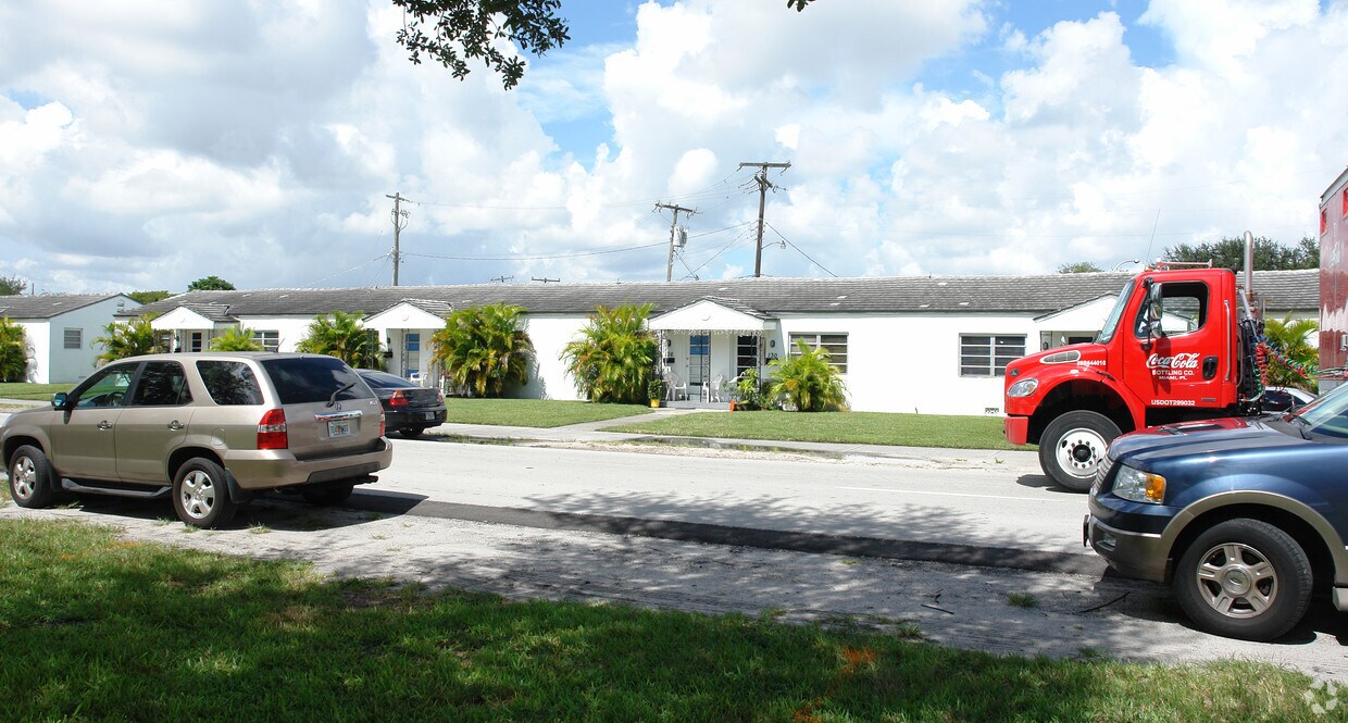 124-154 Curtis Pky Miami Springs, FL, 33166 - 124-154 Curtis Pky