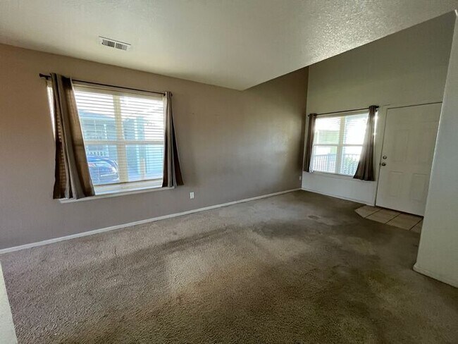 Building Photo - Great Townhome in North Fort Collins