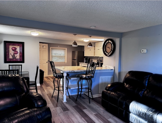Building Photo - Room in House on Kannapolis Hwy