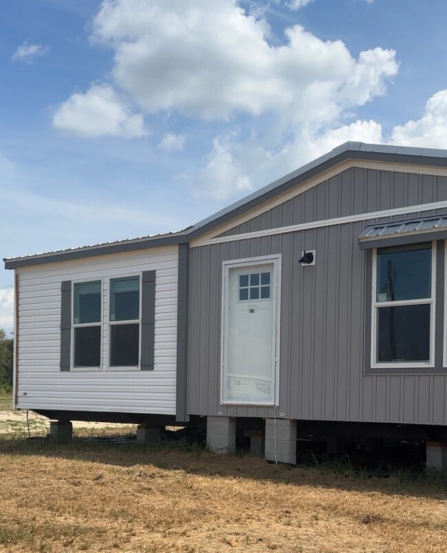 Building Photo - 120 Patriot Ln