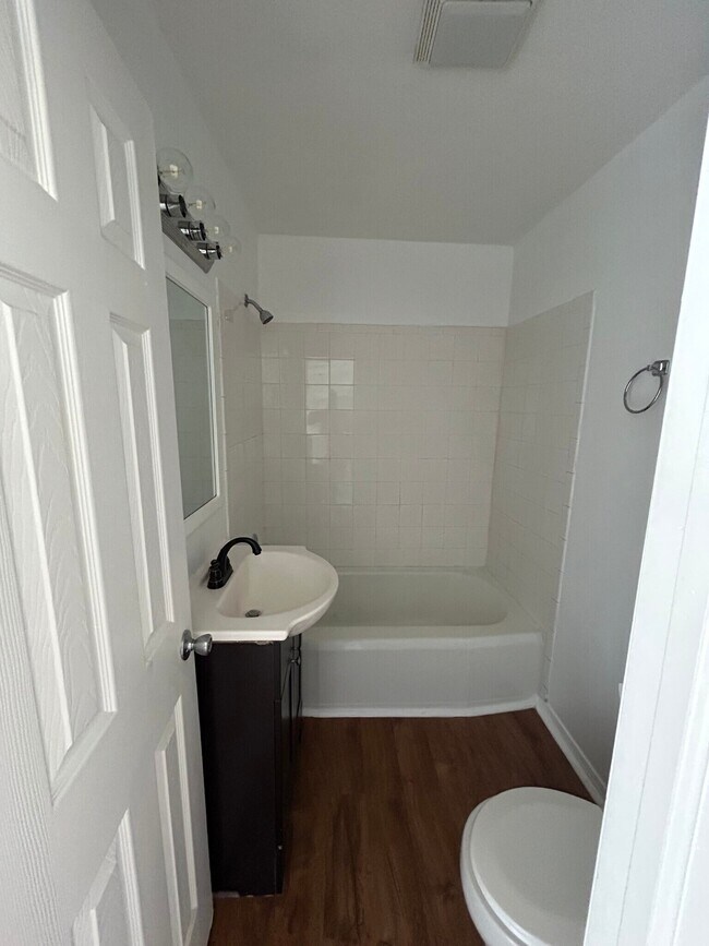 Foto del edificio - 1437 NE 34th St