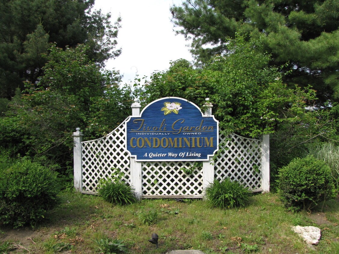 Foto principal - 9 Elizabeth Dr