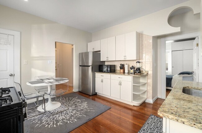 Foto del edificio - 18 Loring St