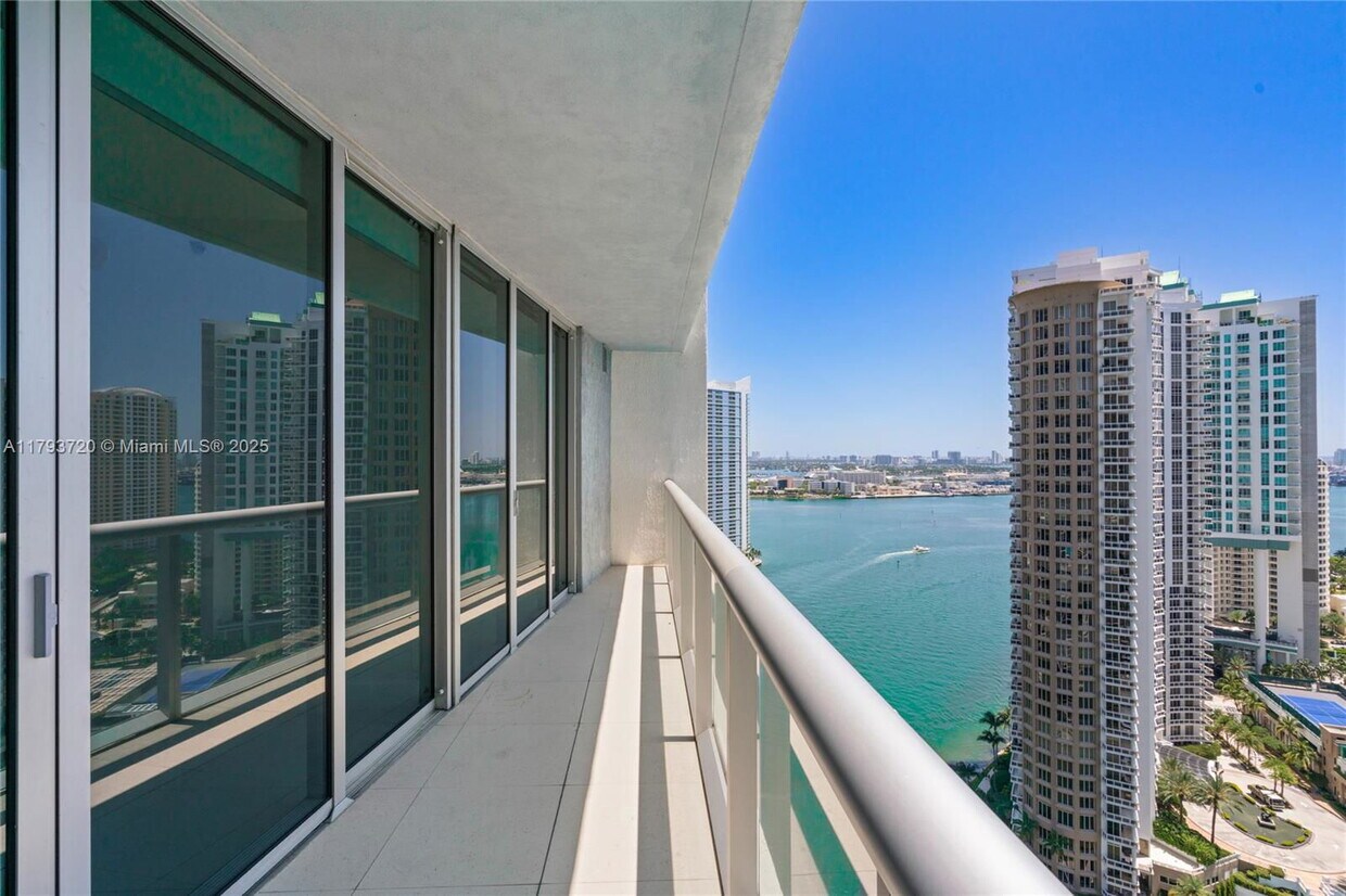 Primary Photo - 475 Brickell Ave