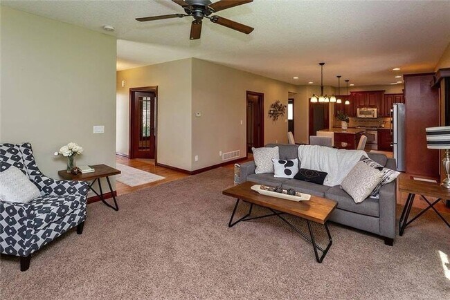 Foto del edificio - Spacious 5BR House in Johnston