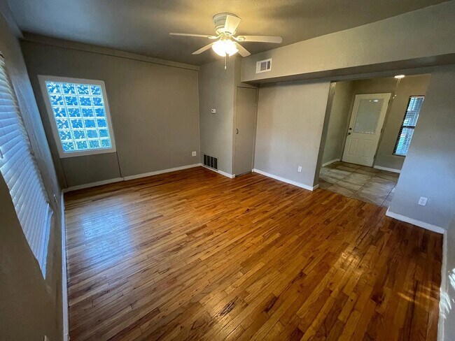 Foto del edificio - 1410 Ashwood Rd