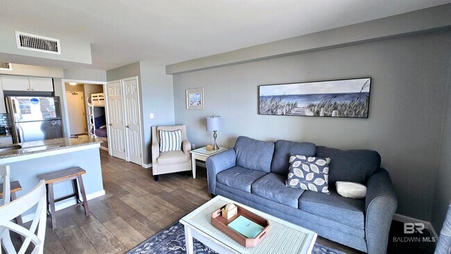 Foto del edificio - 1117 W Beach Blvd