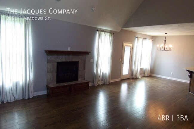 Building Photo - 2854 E Meadows St