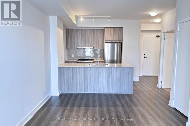 Photo du bâtiment - 4130 Parkside Village Dr