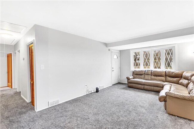 Foto del edificio - 159 Queenston Dr