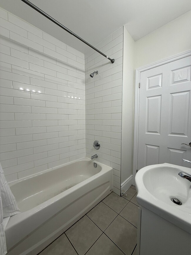 Building Photo - 1621 Church St