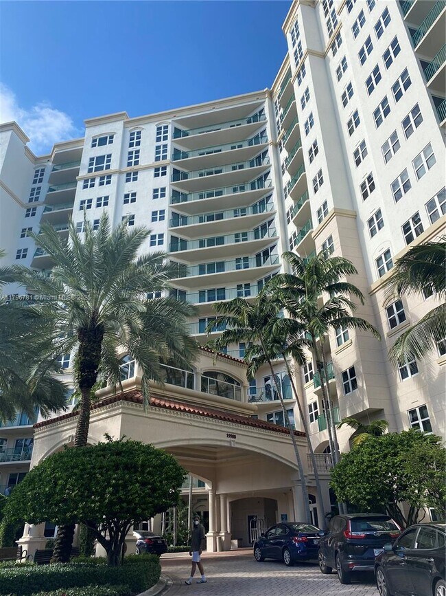 Building Photo - 19900 E Country Club Dr