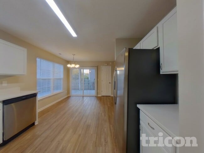 Foto del edificio - 11830 Cheviott Hill Ln