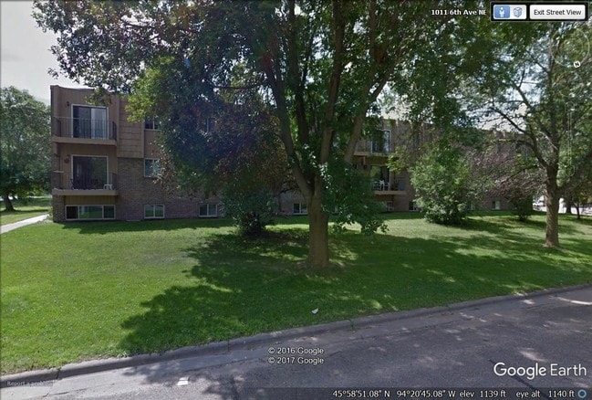 Building Photo - Town & Country