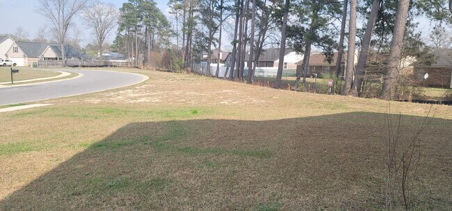 Building Photo - Like New- Immaculate 2-Story Home w/ 4 Bedroom 2.5 Bath! Large Lot- Fully Fenced Backyard.