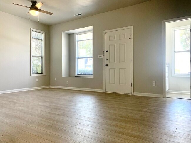 Foto del edificio - 3-Bedroom Townhome for Rent – Hampton, VA