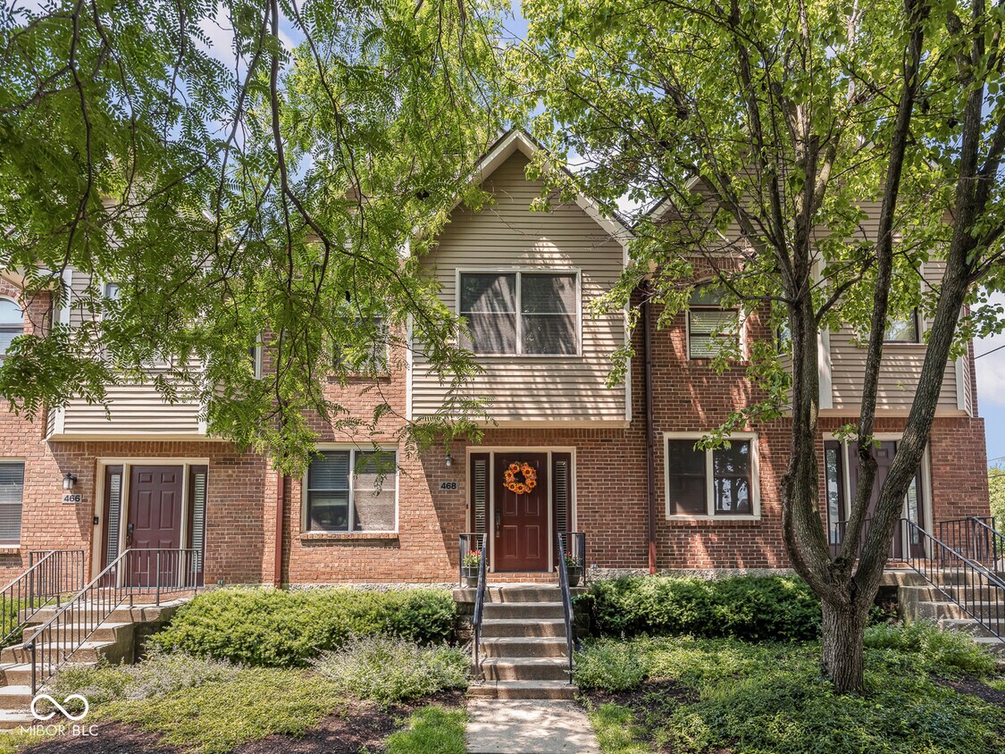Primary Photo - 468 E 10th St
