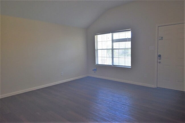 Building Photo - 8567 Chaletford Dr