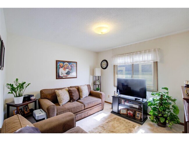 Dormitorio 2 - 4344 Chicago Ave