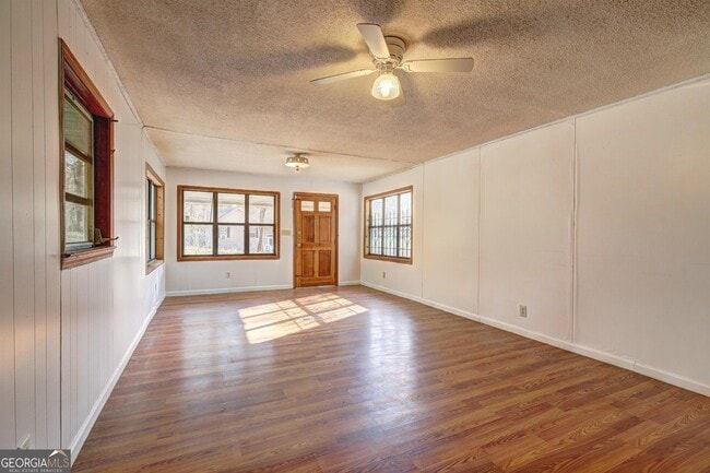 Building Photo - 3938 Mickey Dr