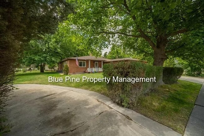 Building Photo - 1170 Saint Clair Rd